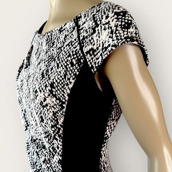 Donna Ricco Cap Sleeve Ruched Waist Sheath Dress Stretch Size 10 Black Abstract - Picture 10 of 16